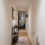 - Meets Nature - Riverside - Sleeps 8 - Balcony