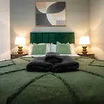 - Meets Nature - Riverside - Sleeps 8 - Balcony Leeds (West Yorkshire)