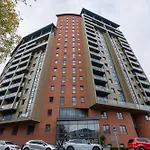 - Meets Nature - Riverside - Sleeps 8 - Balcony * Leeds (West Yorkshire)