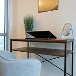 - Meets Nature - Riverside - Sleeps 8 - Balcony Leeds (West Yorkshire)