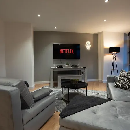 - Meets Nature - Riverside - Sleeps 8 - Balcony *