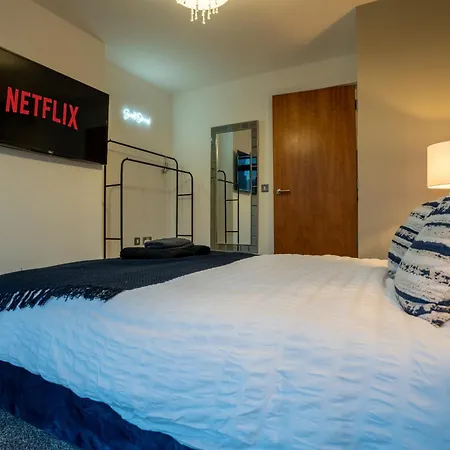 - Meets Nature - Riverside - Sleeps 8 - Balcony *