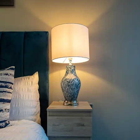 - Meets Nature - Riverside - Sleeps 8 - Balcony Leeds (West Yorkshire)