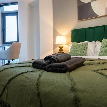 - Meets Nature - Riverside - Sleeps 8 - Balcony לידס