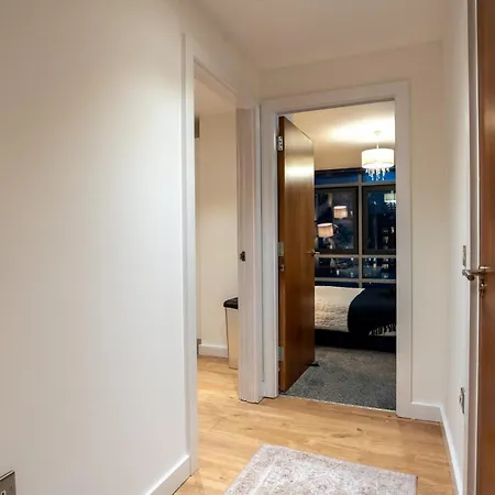 - Meets Nature - Riverside - Sleeps 8 - Balcony *