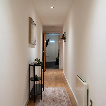 - Meets Nature - Riverside - Sleeps 8 - Balcony