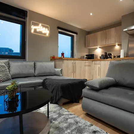 - Meets Nature - Riverside - Sleeps 8 - Balcony 公寓 *