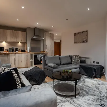 - Meets Nature - Riverside - Sleeps 8 - Balcony 公寓