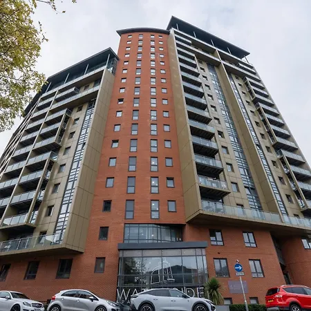 - Meets Nature - Riverside - Sleeps 8 - Balcony * Leeds (West Yorkshire)