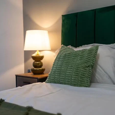 - Meets Nature - Riverside - Sleeps 8 - Balcony 公寓 *