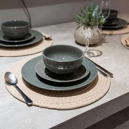 - Meets Nature - Riverside - Sleeps 8 - Balcony * 利兹