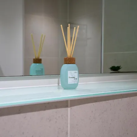 - Meets Nature - Riverside - Sleeps 8 - Balcony דירה לידס