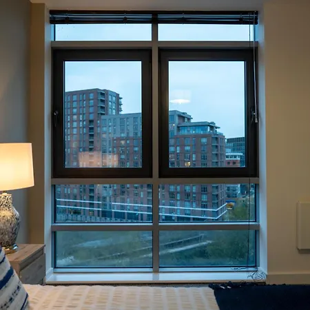 公寓 - Meets Nature - Riverside - Sleeps 8 - Balcony *