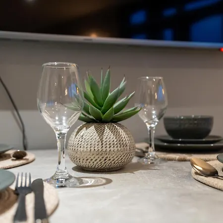 公寓 - Meets Nature - Riverside - Sleeps 8 - Balcony *