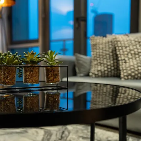 公寓 - Meets Nature - Riverside - Sleeps 8 - Balcony *