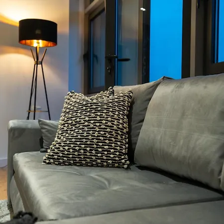 公寓 - Meets Nature - Riverside - Sleeps 8 - Balcony *