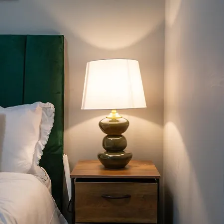 - Meets Nature - Riverside - Sleeps 8 - Balcony 利兹