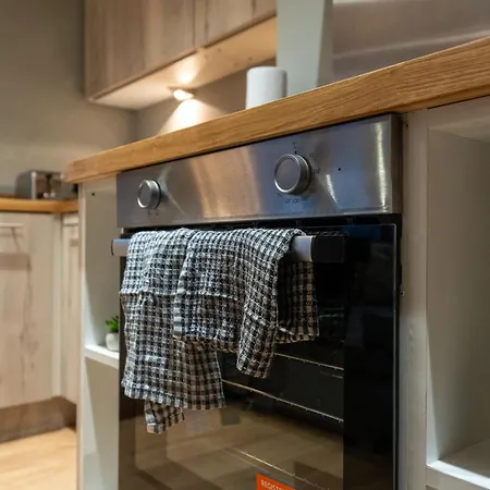 - Meets Nature - Riverside - Sleeps 8 - Balcony * 利兹