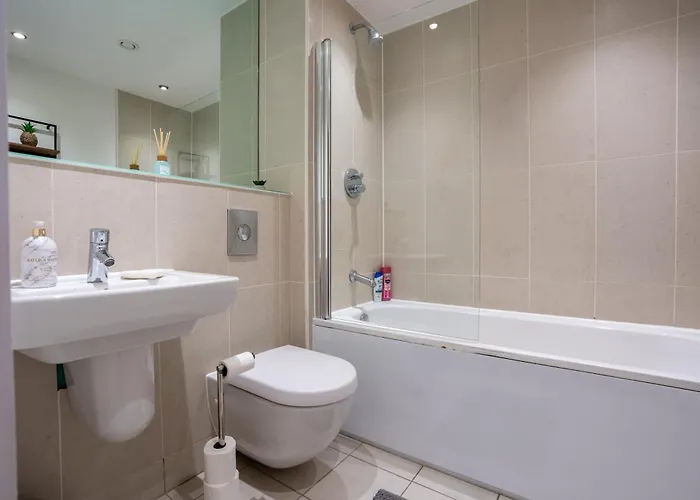 - Meets Nature - Riverside - Sleeps 8 - Balcony Appartement *