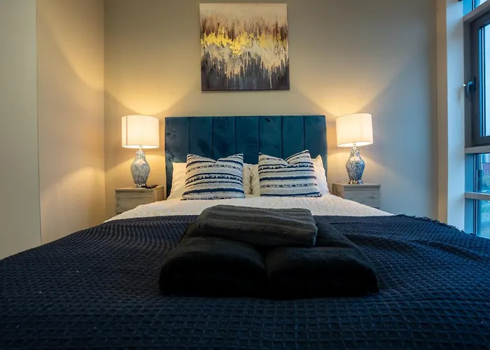 Appartement - Meets Nature - Riverside - Sleeps 8 - Balcony Leeds (West Yorkshire)