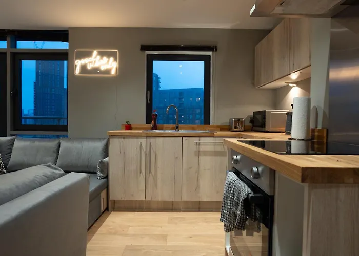 - Meets Nature - Riverside - Sleeps 8 - Balcony * Leeds (West Yorkshire)