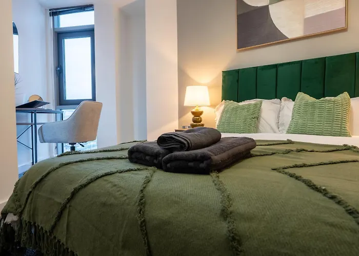 - Meets Nature - Riverside - Sleeps 8 - Balcony Leeds (West Yorkshire)