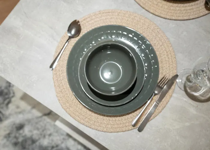 - Meets Nature - Riverside - Sleeps 8 - Balcony