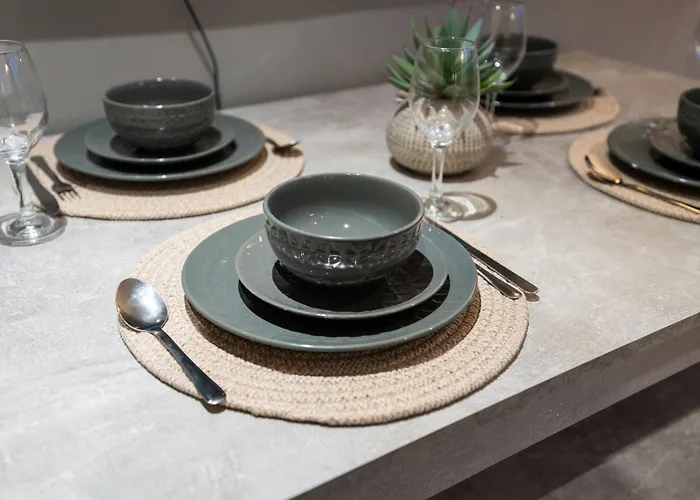 - Meets Nature - Riverside - Sleeps 8 - Balcony * Leeds (West Yorkshire)