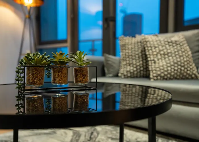 Appartement - Meets Nature - Riverside - Sleeps 8 - Balcony *