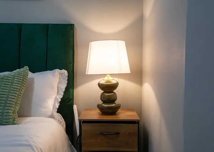 - Meets Nature - Riverside - Sleeps 8 - Balcony Leeds (West Yorkshire)