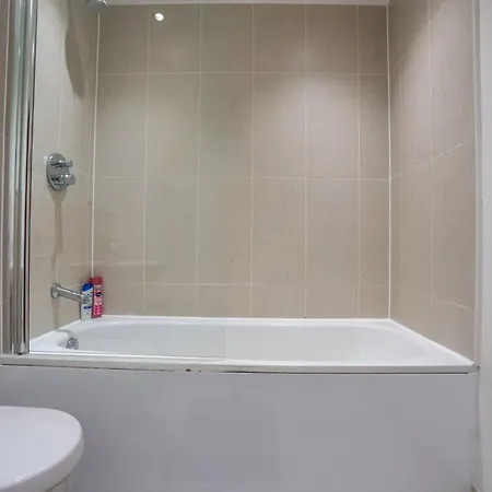 - Meets Nature - Riverside - Sleeps 8 - Balcony