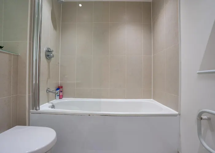 - Meets Nature - Riverside - Sleeps 8 - Balcony