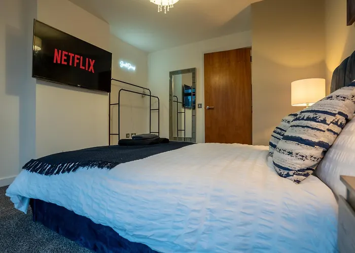 - Meets Nature - Riverside - Sleeps 8 - Balcony *