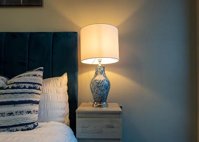 - Meets Nature - Riverside - Sleeps 8 - Balcony Leeds (West Yorkshire)