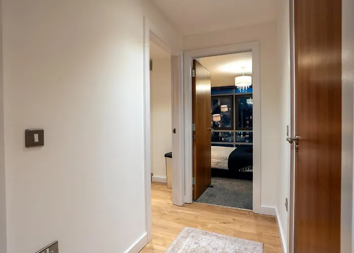 - Meets Nature - Riverside - Sleeps 8 - Balcony *