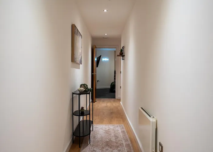 - Meets Nature - Riverside - Sleeps 8 - Balcony