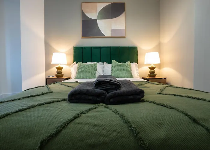 - Meets Nature - Riverside - Sleeps 8 - Balcony Leeds (West Yorkshire)