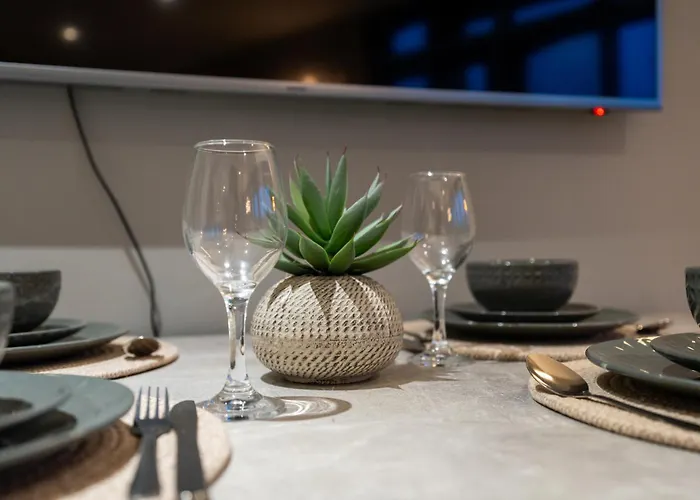 Apartamento - Meets Nature - Riverside - Sleeps 8 - Balcony *