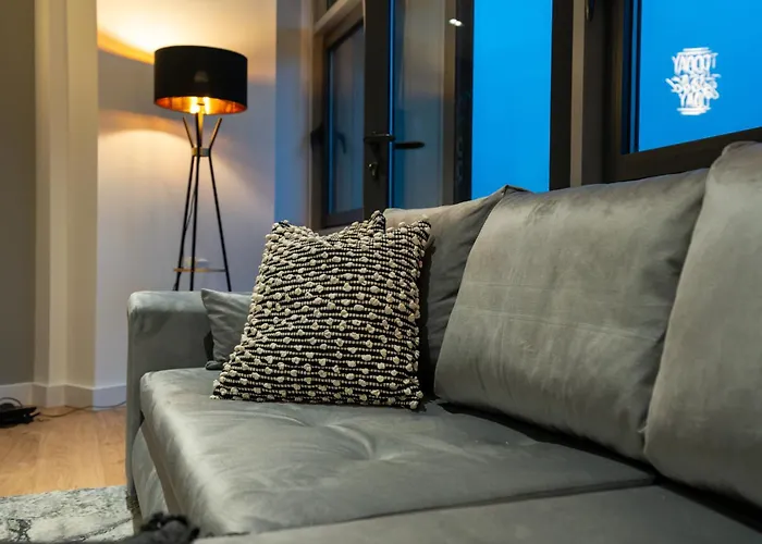 Apartamento - Meets Nature - Riverside - Sleeps 8 - Balcony *