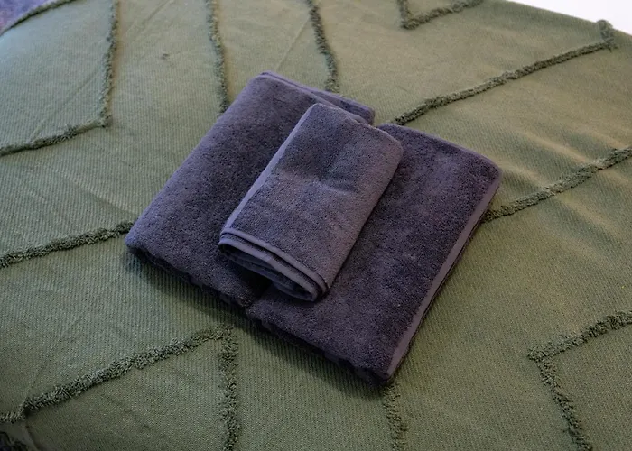 Apartamento - Meets Nature - Riverside - Sleeps 8 - Balcony *